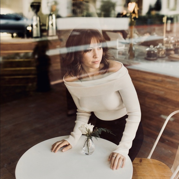 Off the shoulder long sleeve - Picture 2 of 3